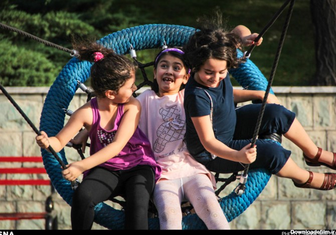 عکس/ سه دختربچه شاد در پارک