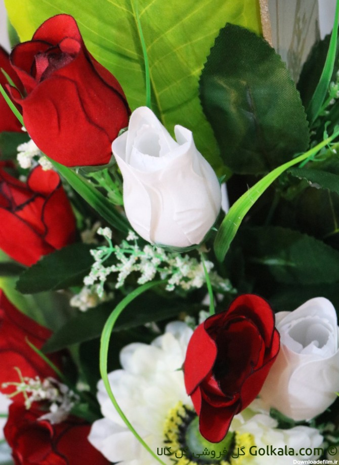 سبد گل غنچه رز و مارگریت سفید | گل فروشی گل کالا | 60 هزار تومان