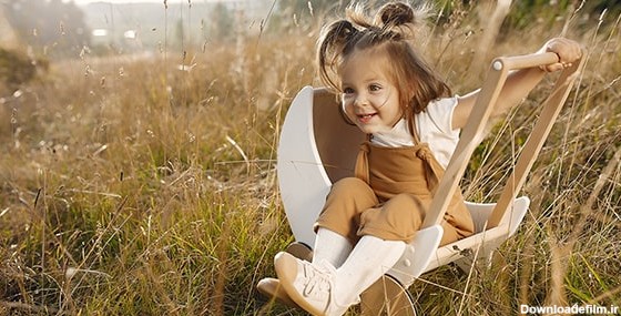 تصویر پس زمینه دختر بچه با کالسکه در پارک | فری پیک ایرانی | پیک ...