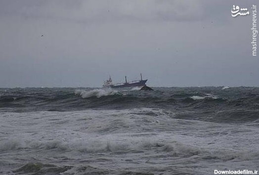 فیلم/ غرق شدن یک کشتی باری در دریای سیاه