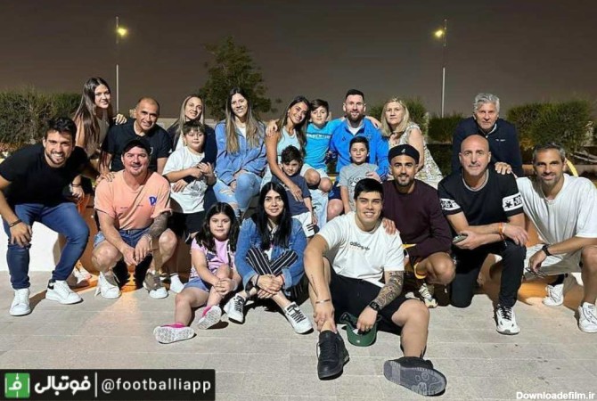 عکس نوشت/ آنطور که از عکس مشخص است لیونل مسی همه اعضای خانواده اش ...