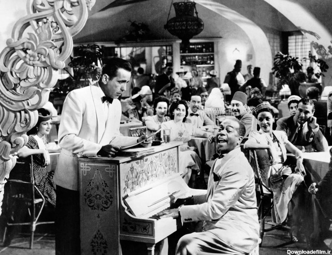نواختن پیانو و شادی حضار در کافه ریک در فیلم کازابلانکا