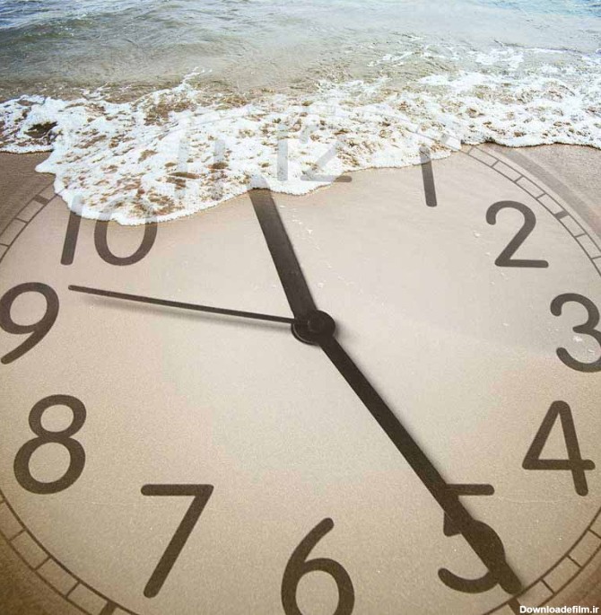تصویر با کیفیت ساعت و ساحل دریا