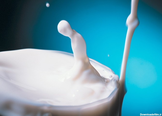 عکس و تصویر ریختن شیر در لیوان - مسترگراف