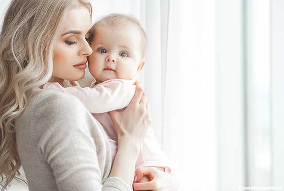 بغل کردن نوزادان و روش صحیح بغل و آغوش گرفتن نوزاد