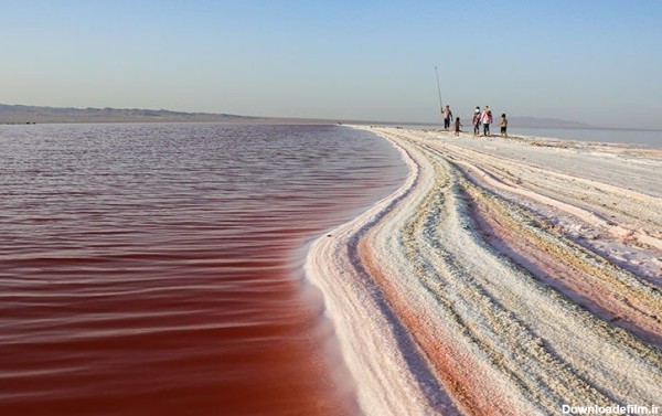 دریاچه نمک قم برای اولین بار سرخ شد + عکس