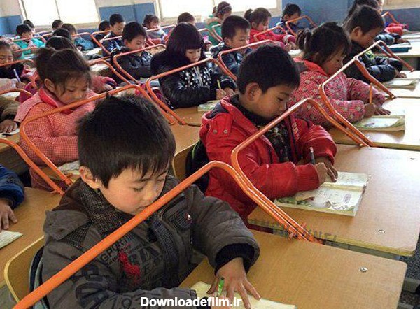اقدام عجیب مدارس ژاپن برای حفظ فاصله استاندارد چشم با کتاب