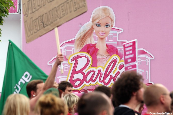 تظاهرات در آلمان علیه "باربی": این عروسک علیه دختران ماست (+عکس)