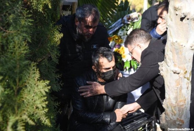 ببینید | حال و هوای غم انگیز مراسم خاکسپاری مادر محمد حسین میثاقی