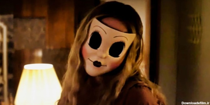 ماسک عروسکی در فیلم غریبه ها-دختری با ماسک عروسک