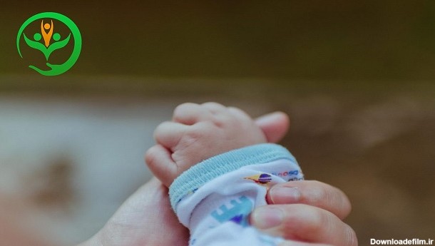 6 عامل تاثیرگذار در حرکات دست نوزاد| خانواده توانمند