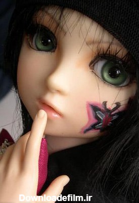 عکس عروسک دختر خوشگل با چهره واقعی و چشمان درشت سبز رنگ