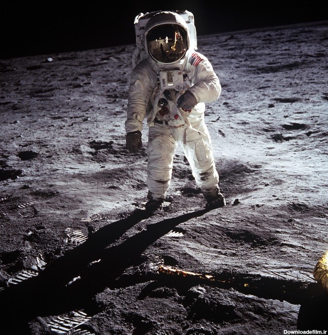 عکس زمینه فضانورد روی کره ماه پس زمینه | والپیپر گرام