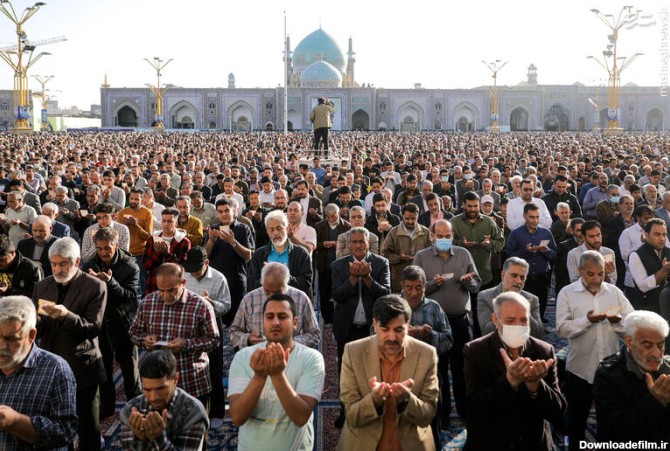 مشرق نیوز - عکس/ نماز عید فطر در حرم رضوی