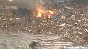 لحظه‌ای هولناک از سونامی ژاپن/ آتش و آب با هم به راه افتاده‌اند (فیلم)