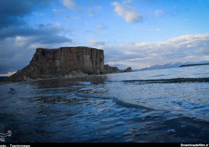 صخره "قالا داشی" از شگفتی های طبیعی سواحل دریاچه ارومیه+تصاویر - تسنیم