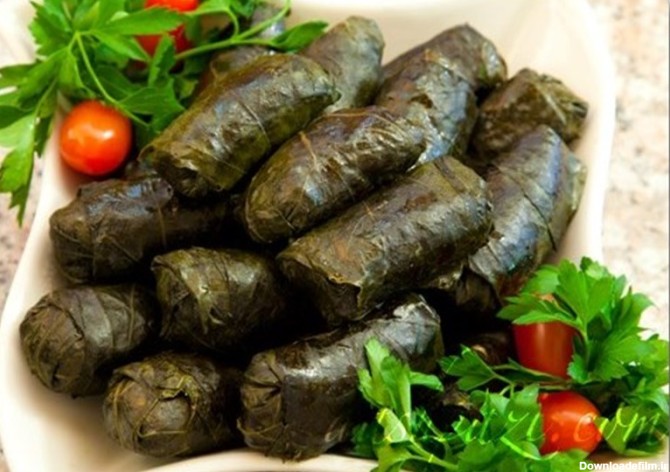 دلمه برگ مو غذای سنتی آذربایجان غربی بر سر سفره افطار+ تصاویر