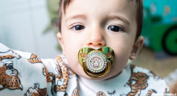 لوس ترین نوزاد جهان را بشناسید/ از حمام در شیر و عسل تا پستانک طلا! + تصاویر