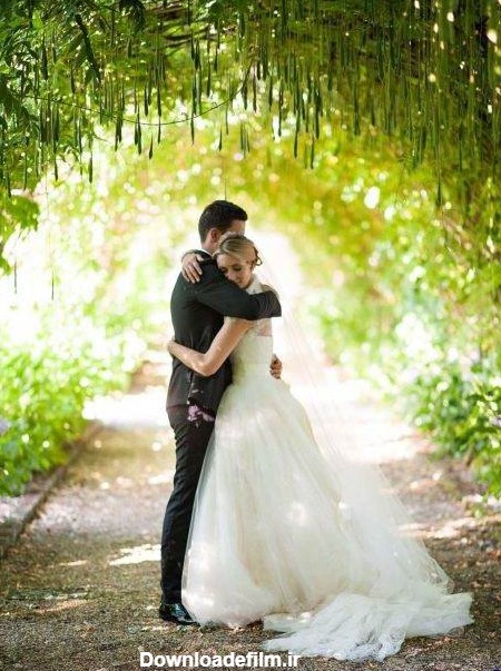 عکس عروس و داماد زیبا در باغ