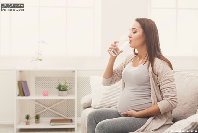 آب خوردن از مهم ترین مراحل ورزش برای خانم باردار و ورزش های دوران بارداری است.