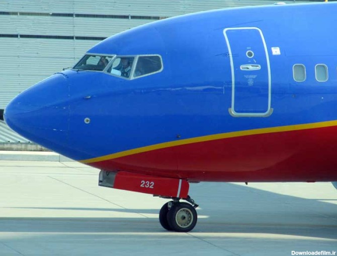 تصویر هواپیما مسافربری آبی از نمای نزدیک