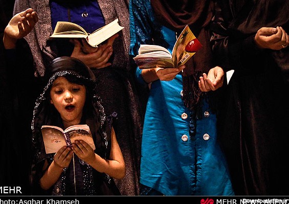 کودکان دست به دعا در شب قدر (عکس)