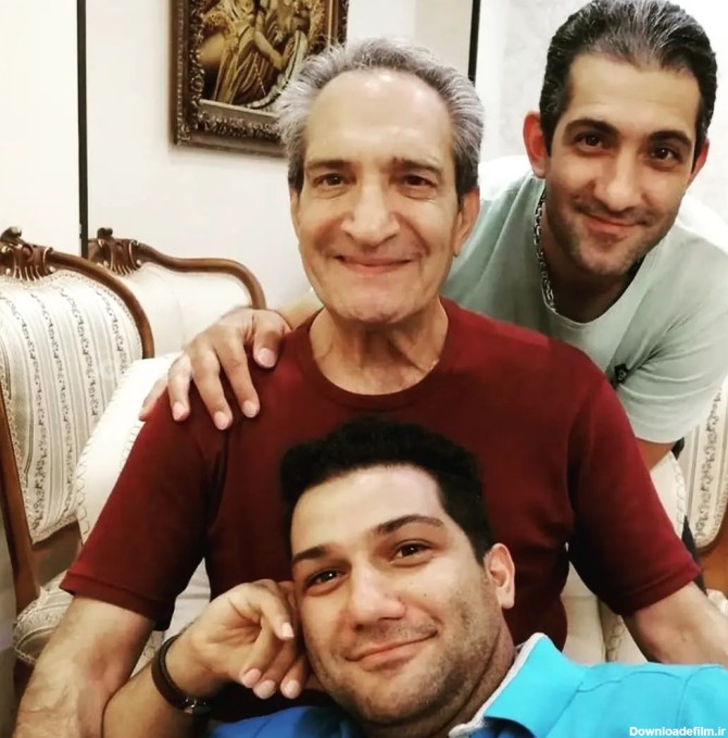 تصویر قدیمی و نوستالژی از بازیگر مرد ایرانی در کنار پسرانش!