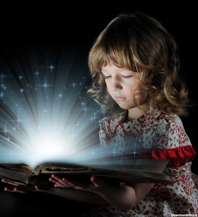 دانلود تصویر باکیفیت دختر بچه در حال خواندن کتاب نورانی | تیک طرح ...