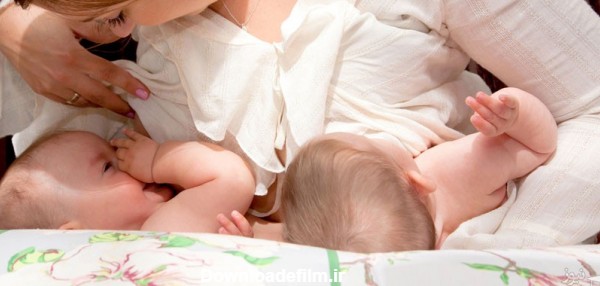 نحوه شیر دادن به نوزادان دو قلو