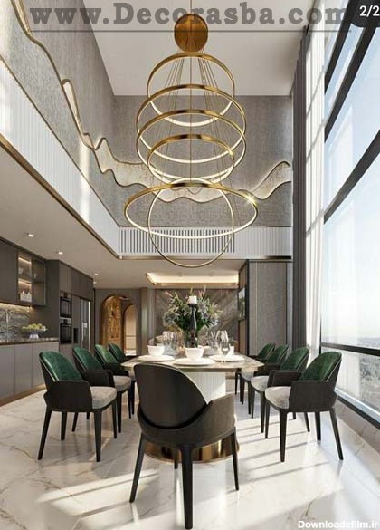 طراحی یکنواخت دکور داخلی ویلا با سقف بلند ، لوستر فانتزی طلایی و میز نهار خوری و صندلی سبز