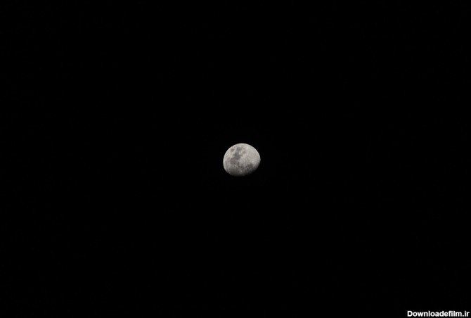 عکس زمینه سیاه و سفید از نیمه ماه پس زمینه | والپیپر گرام