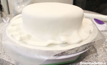 کیک تولد: چگونه روی کیک را با فوندانت بپوشانیم؟