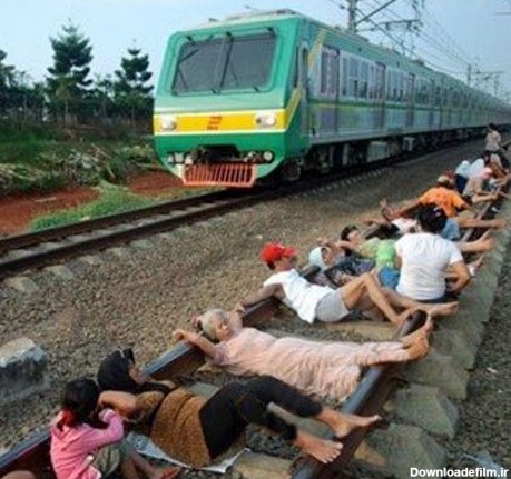 استعانت از ریل قطار برای شفا گرفتن!+عکس
