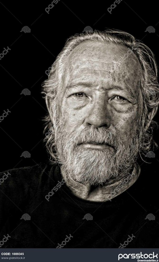 باب روز تصویر سیاه و سفید از پیرمرد به سختی جدی 1089345