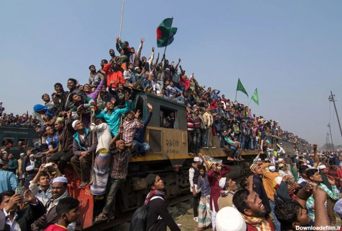 ببینید | فیلمی تکان‌دهنده از سوار شدن مردم به قطار در بنگلادش