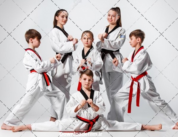 تصویر دسته جمعی بچه های آموزش کاراته