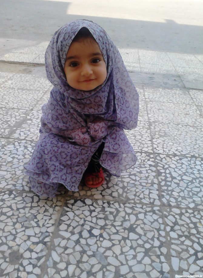 دختر مامان چادر پوشیده. - عکس ویسگون