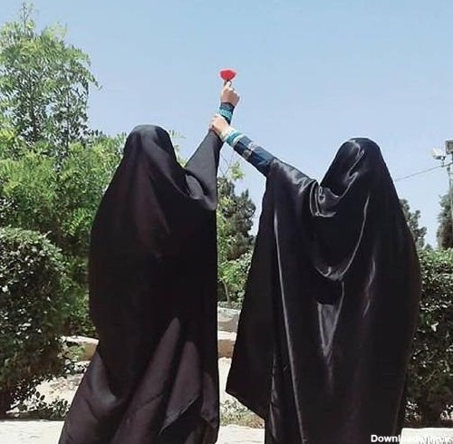 عکس دوتا رفیق با حجاب