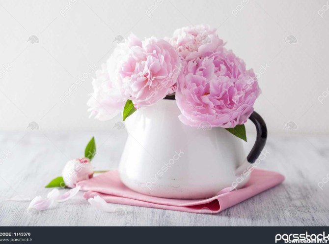 گل زیبا گل صد تومانی صورتی در گلدان دسته گل 1143370