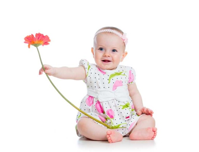 دانلود تصویر باکیفیت نوزاد و یک شاخه گل