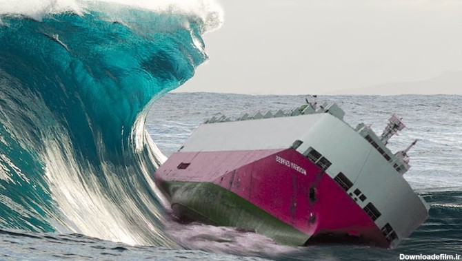 تصاویر وحشتناک غرق شدن قایق تفریحی براثر موج بزرگ وسط دریا