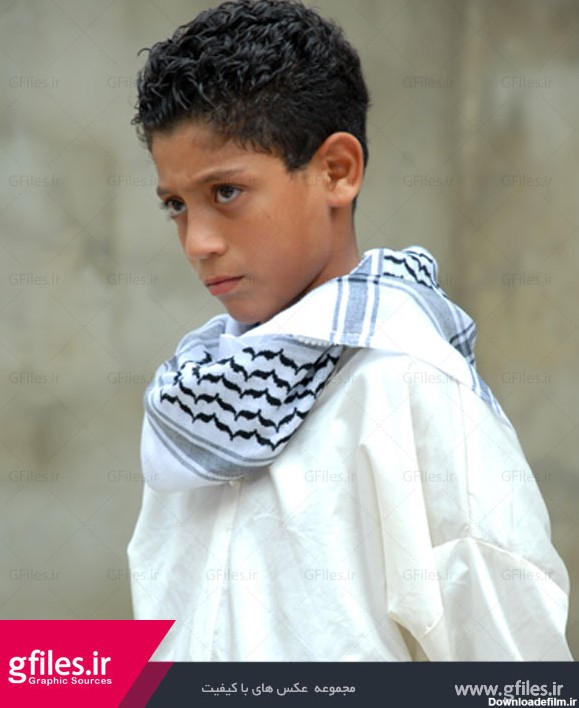 عکس اندوه پسر بچه فلسطینی با لباس سفید رنگ