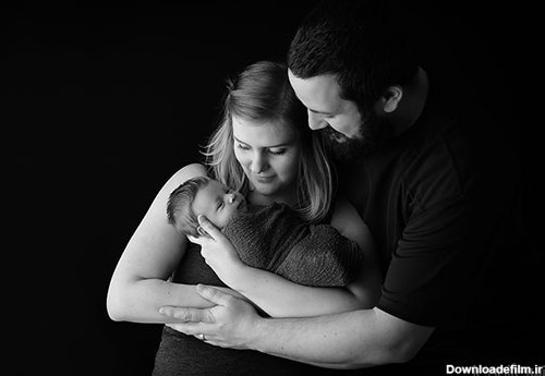 عکس نوزاد با مادر - عکاسی سیاه سفید پدر، مادر و نوزاد در آتلیه ...