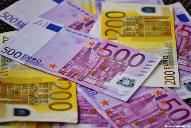 تصویر اسکناس های پانصد و دویست یورویی