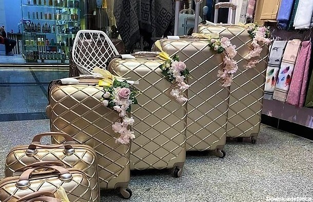 تزئین چمدان عروس و داماد طلایی