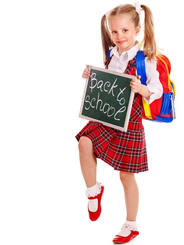 دانلود تصویر باکیفیت دختر بچه خوشگل در حال رفتن به مدرسه