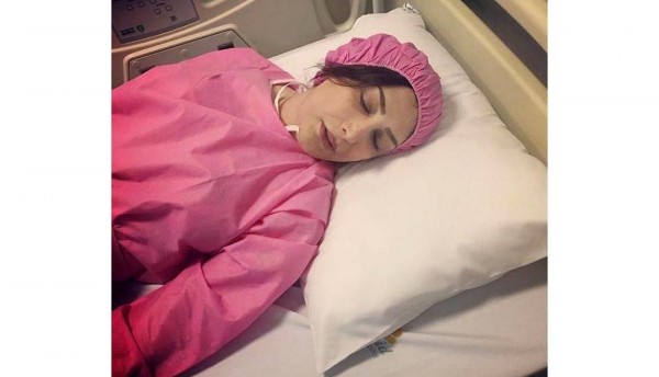 بازیگر معروف زن ایرانی روی تخت بیمارستان + عکس
