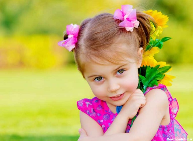 دانلود تصویر با کیفیت دختر بچه دوست داشتنی و چشم رنگی در فضای باز