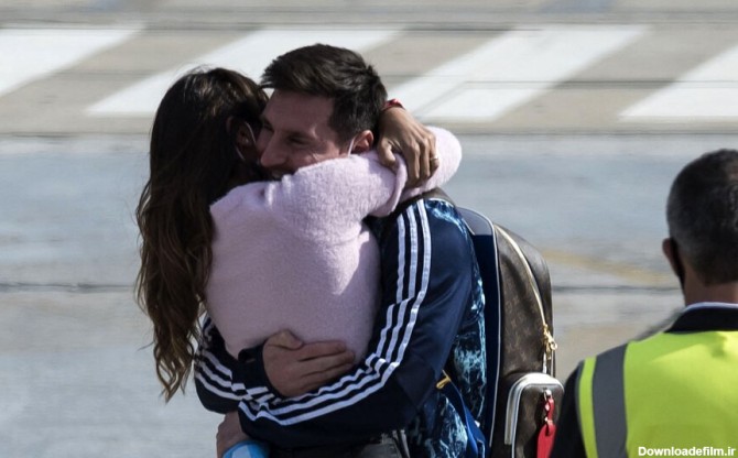 عکس | لحظه استقبال ویژه همسر مسی در بازگشت لئو به آرژانتین ...