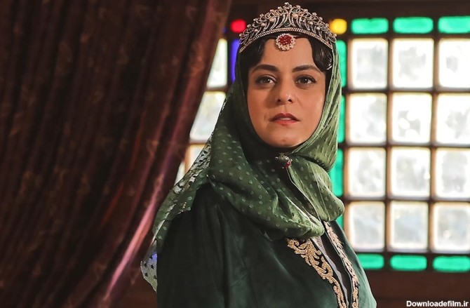 فرارو | تفاوت چهرۀ «ملک‌زاده خانم» در سریال جیران و عکس‌های واقعی